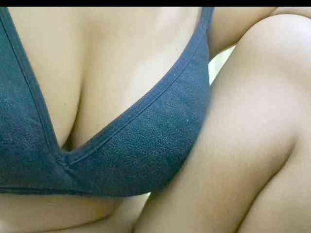 Nidhilove webcam