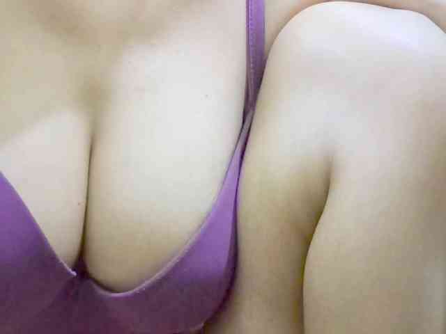 Model: Nidhilove