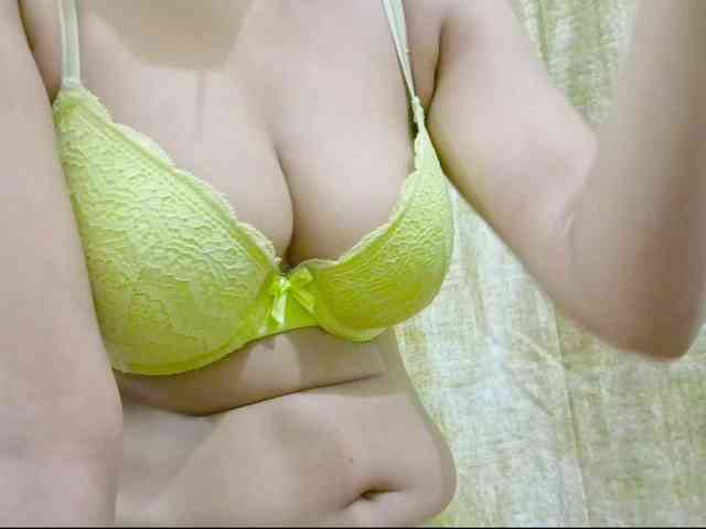 Nidhilove webcam