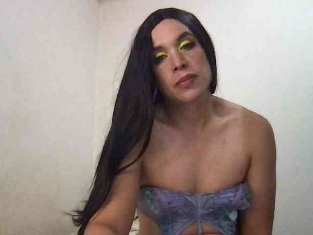 magicwordsme Live Webcam on BongaCams