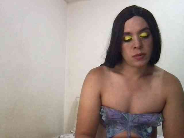 magicwordsme Live Webcam on BongaCams
