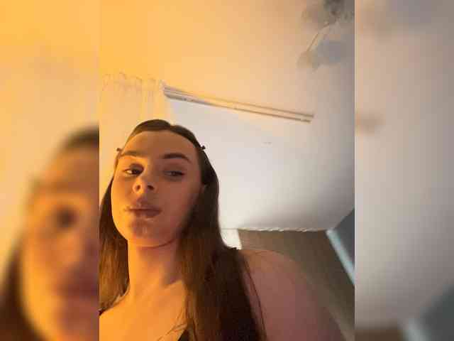 EvgeniyQWE55a Live Webcam on BongaCams