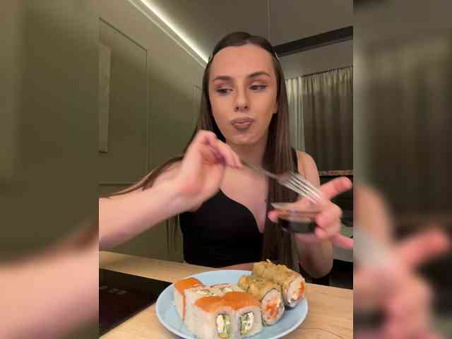 EvgeniyQWE55a Live Webcam on BongaCams