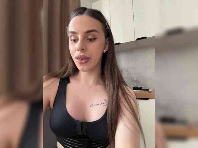 EvgeniyQWE55a Live Webcam on BongaCams