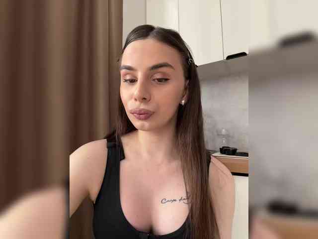 EvgeniyQWE55a Live Webcam on BongaCams