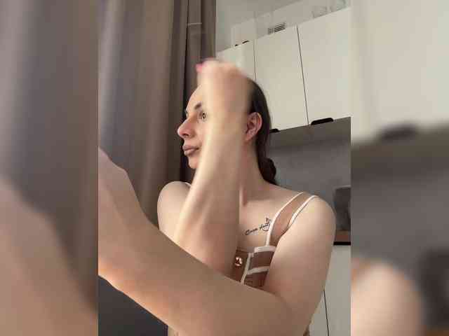 EvgeniyQWE55a Sex Cam Show