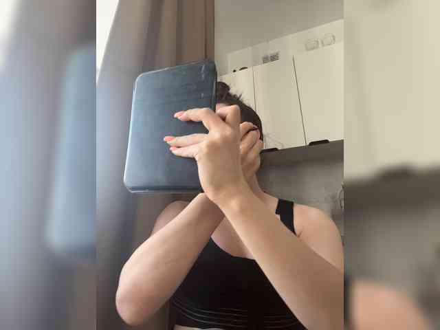 EvgeniyQWE55a Sex Cam Show