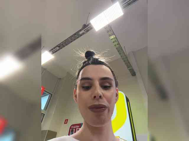EvgeniyQWE55a Sex Cam Show