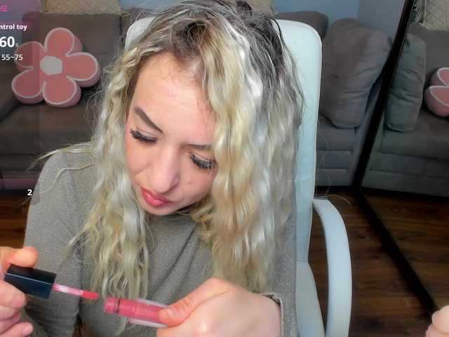 ElissaVibe live cam on BongaCams