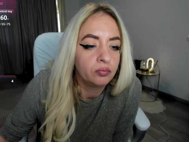 ElissaVibe live cam on BongaCams