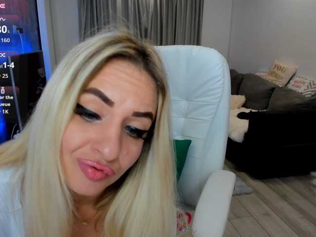 ElissaVibe live cam on BongaCams