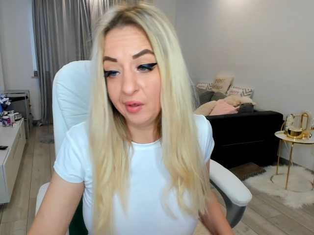 ElissaVibe live cam on BongaCams