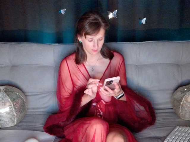 BADmoms live cam on BongaCams