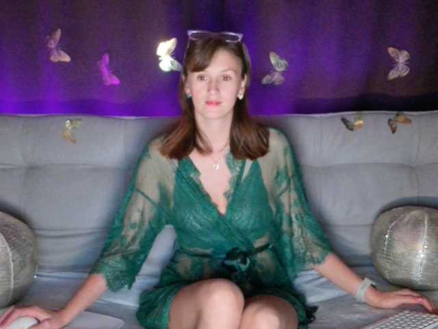 BADmoms live cam on BongaCams