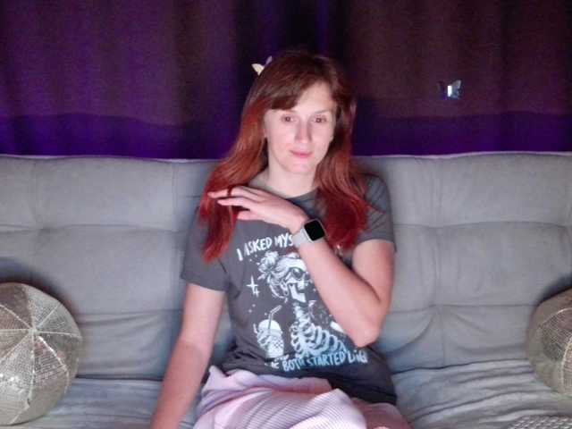 BADmoms live cam on BongaCams