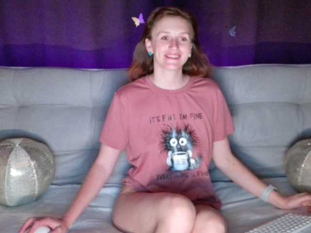 BADmoms live cam on BongaCams