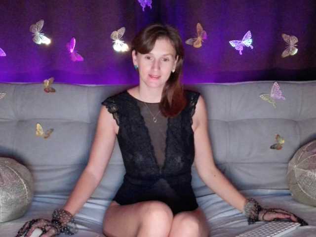 BADmoms live cam on BongaCams