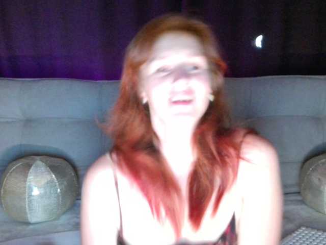 BADmoms live cam on BongaCams