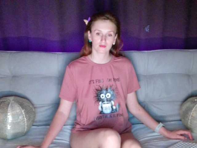 BADmoms live cam on BongaCams