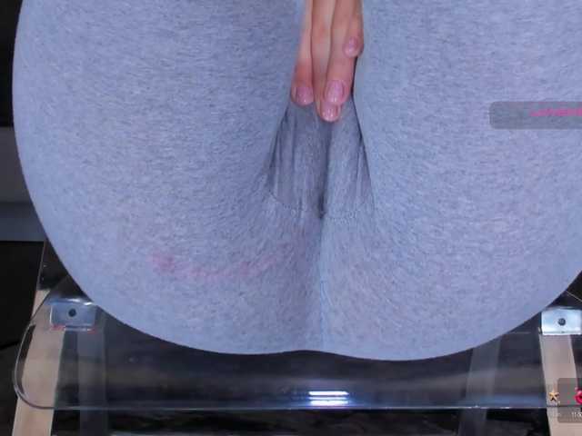 Kira-Kell live cam on BongaCams