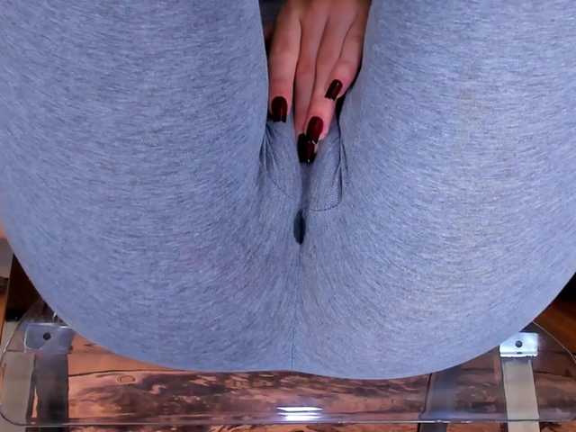 Kira-Kell live cam on BongaCams