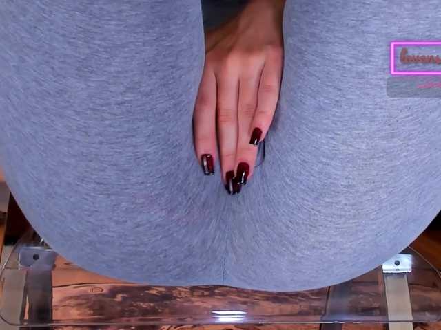 Kira-Kell live cam on BongaCams
