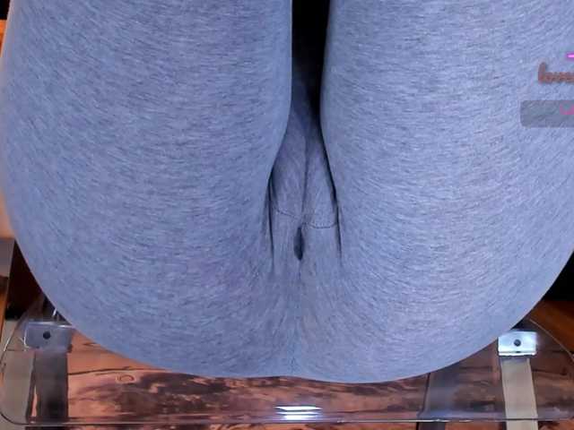 Kira-Kell live cam on BongaCams