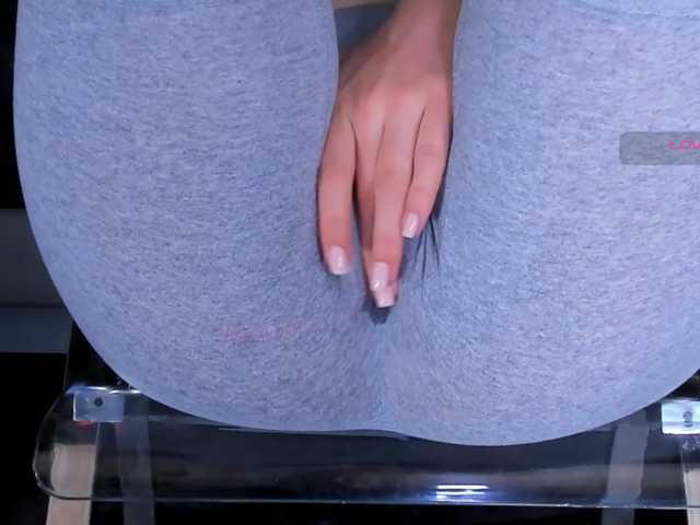 Kira-Kell's BongaCams show and profile