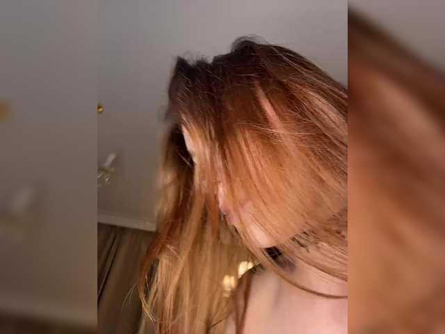 avolood live cam on BongaCams