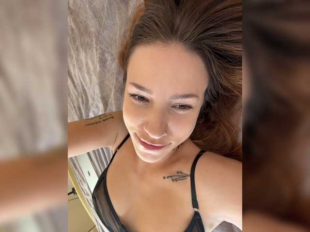 avolood live cam on BongaCams
