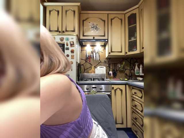 -Breid-1's BongaCams show and profile