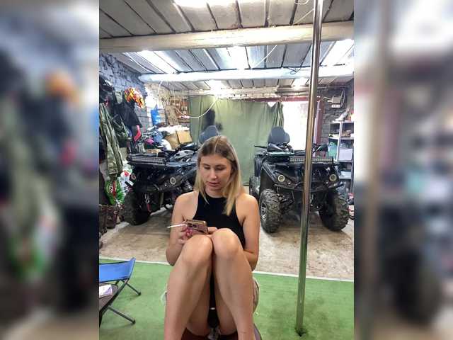 -Breid-1 live webcam show