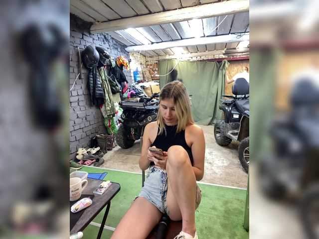 -Breid-1 live webcam show