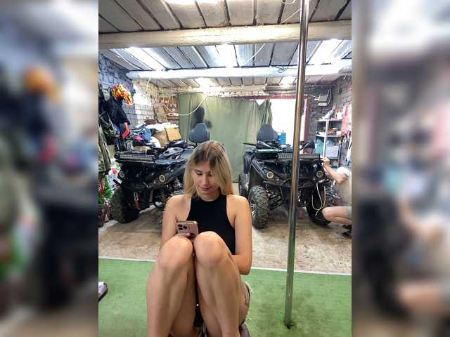 -Breid-1 live webcam show