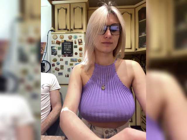 -Breid-1's BongaCams show and profile