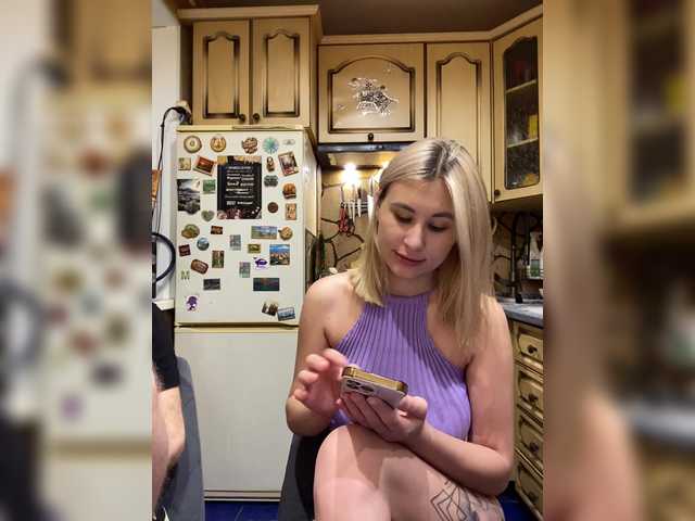 -Breid-1's BongaCams show and profile