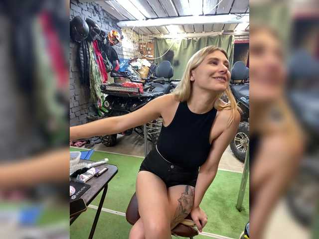 -Breid-1 live webcam show