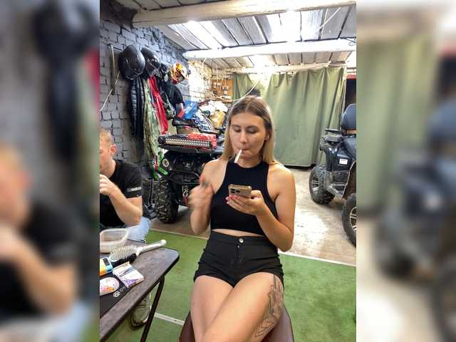 -Breid-1 live webcam show