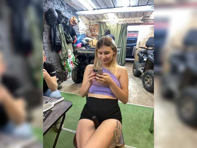 -Breid-1 live webcam show