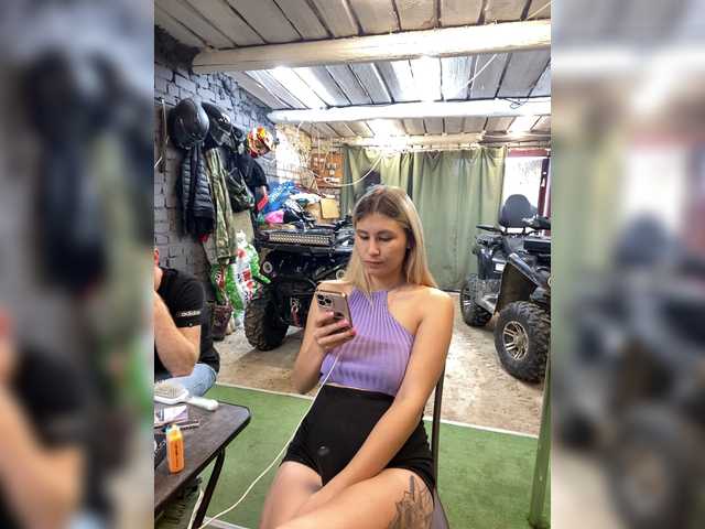 -Breid-1 live webcam show