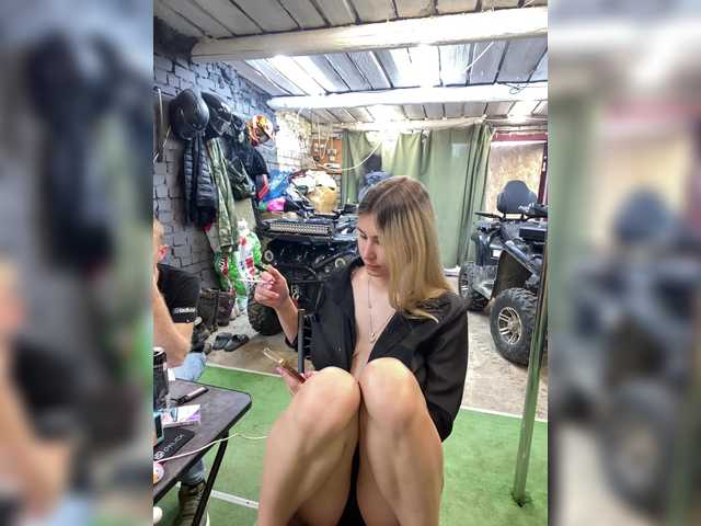 -Breid-1 live webcam show