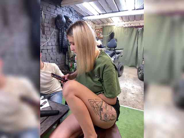-Breid-1 Live Webcam on BongaCams