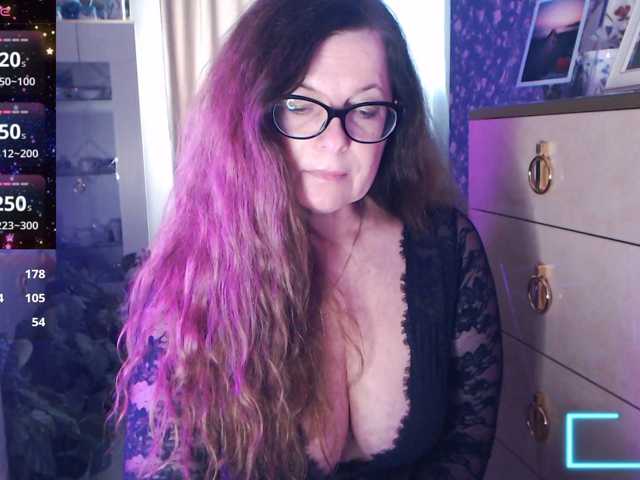 HelenBerg live cam on BongaCams