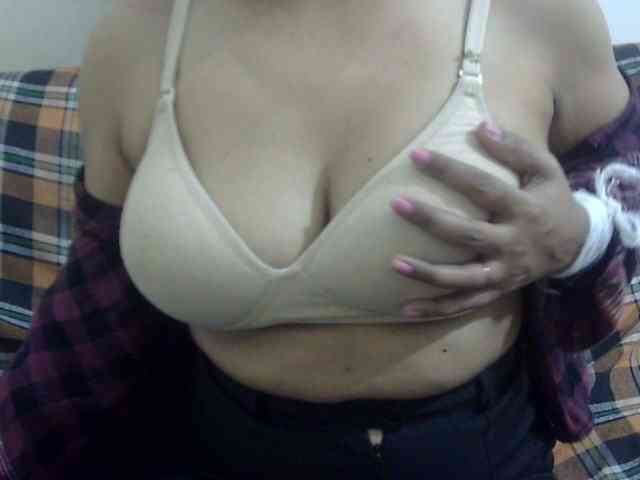 Anjali_dogra webcam
