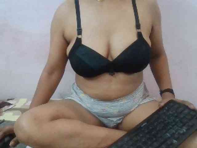 Anjali_dogra webcam