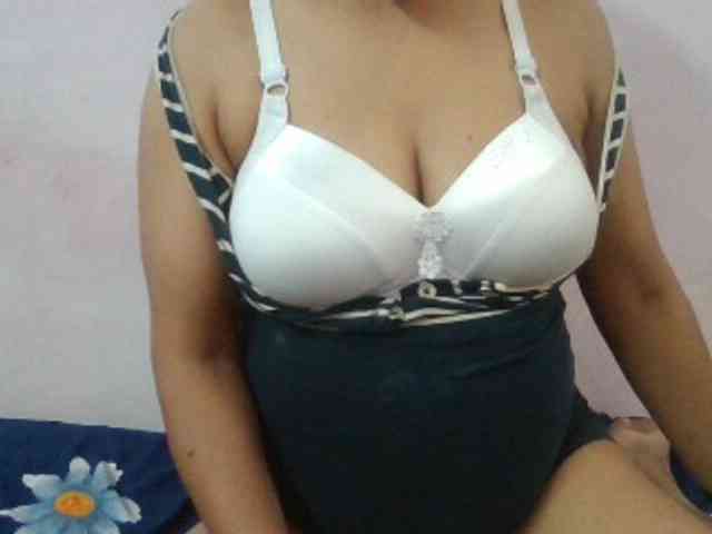 Anjali_dogra webcam