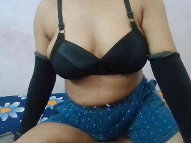 Anjali_dogra webcam