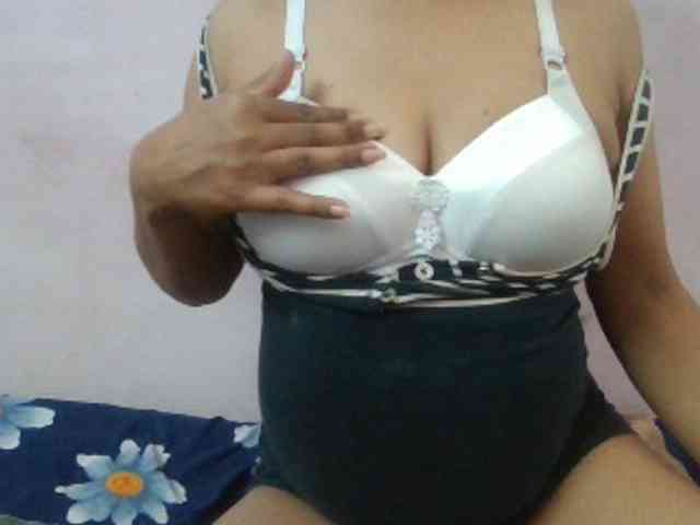Anjali_dogra webcam