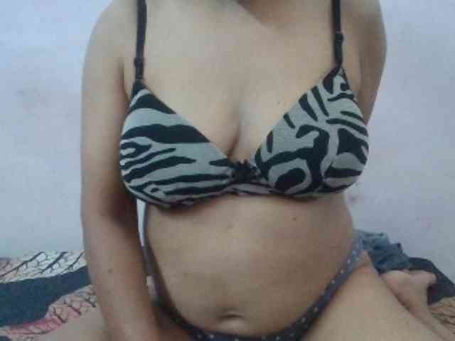 Anjali_dogra webcam