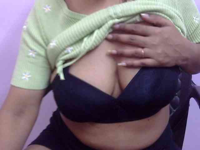 Anjali_dogra webcam